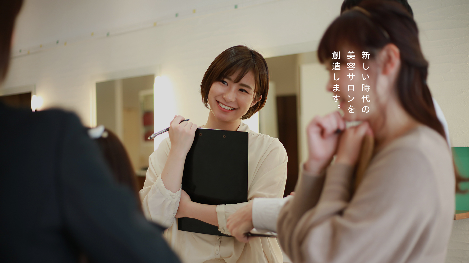 女性の美容イメージ　スキンケア　ヘアケア